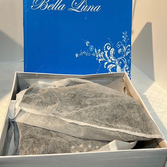 NWT Tahari Handbag & Wristlet Wallet . Spiked Boots Ring,Bagcharm,neckla… - Picture 15 of 15